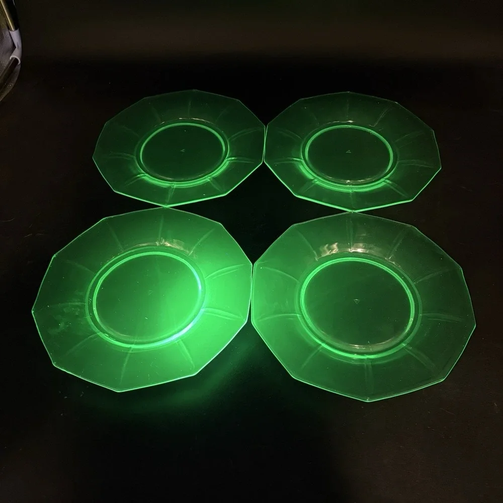 1930s Cambridge Glass Co. Decagon Uranium Depression Glass Plates, 8